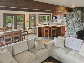 Smart TV - 2 Homes Waterfront Lakeview Estate Sleeps 12 Private Beach Olympic National Park (Amanda Park)