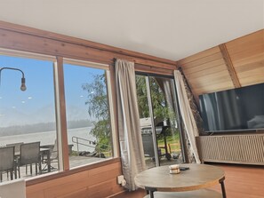Dining - 2 Homes Waterfront Lakeview Estate Sleeps 12 Private Beach Olympic National Park (Amanda Park)