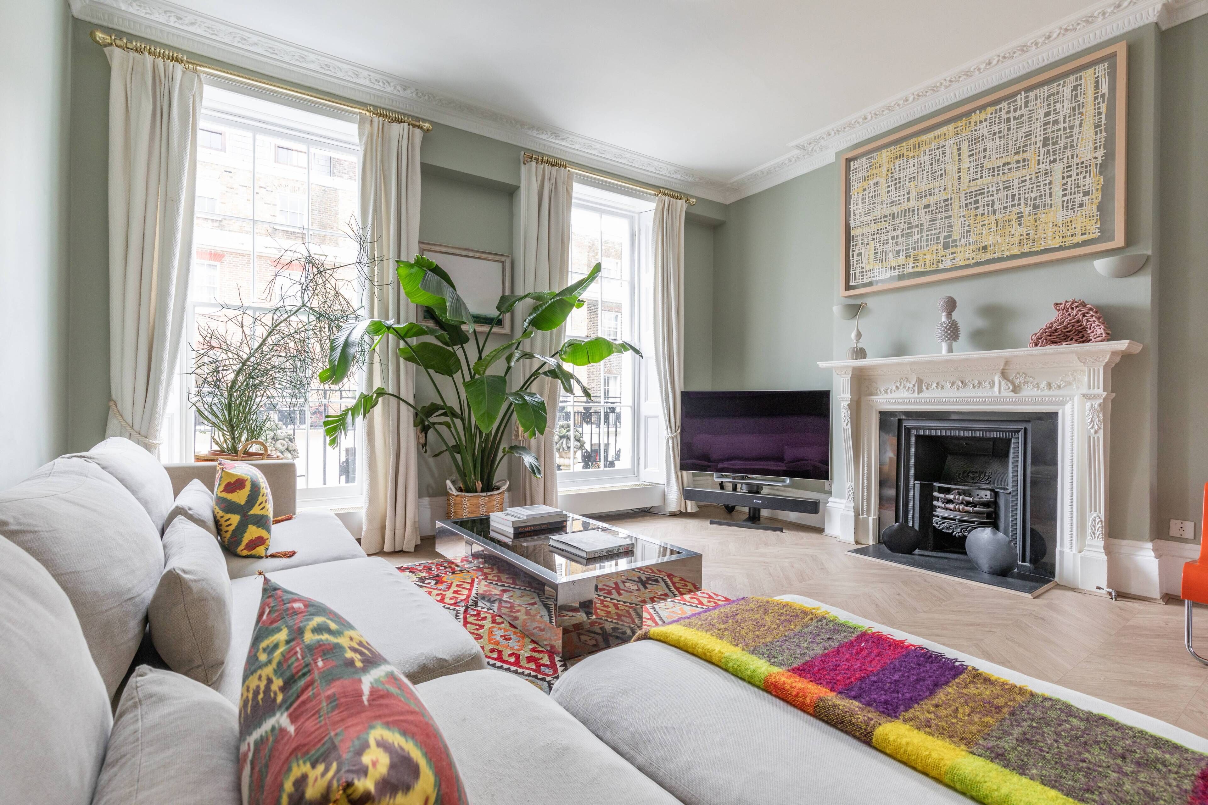 TV, fireplace