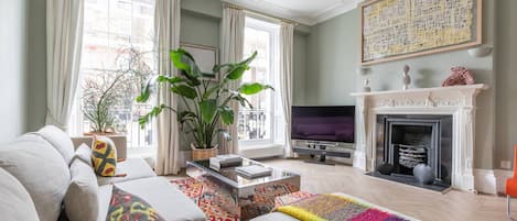 TV, fireplace