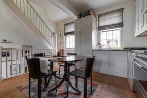 Private kitchen - St Anns Road - Two Bedroom Apartment, Sleeps 4 (London)