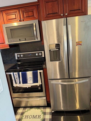 Brilliant, plush studio apartment in Brightwaters,NY .Bars and restaurants 3mins