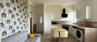 A peaceful and bright apartment between land and sea