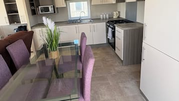 Cookware/dishes/utensils