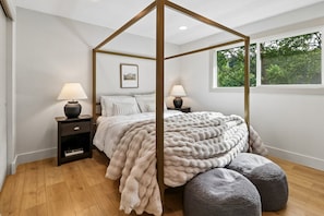 Room - Lovely 5-bedroom house in fantastic Vancouver neighborhood with AC (Vancouver)