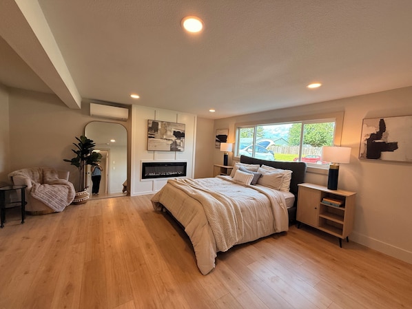 Room - Lovely 5-bedroom house in fantastic Vancouver neighborhood with AC (Vancouver)