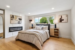 Room - Lovely 5-bedroom house in fantastic Vancouver neighborhood with AC (Vancouver)