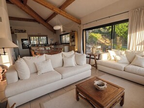 Living area - Provençal villa with a private pool and views of the hills of the Pays de Fayence (Montauroux)