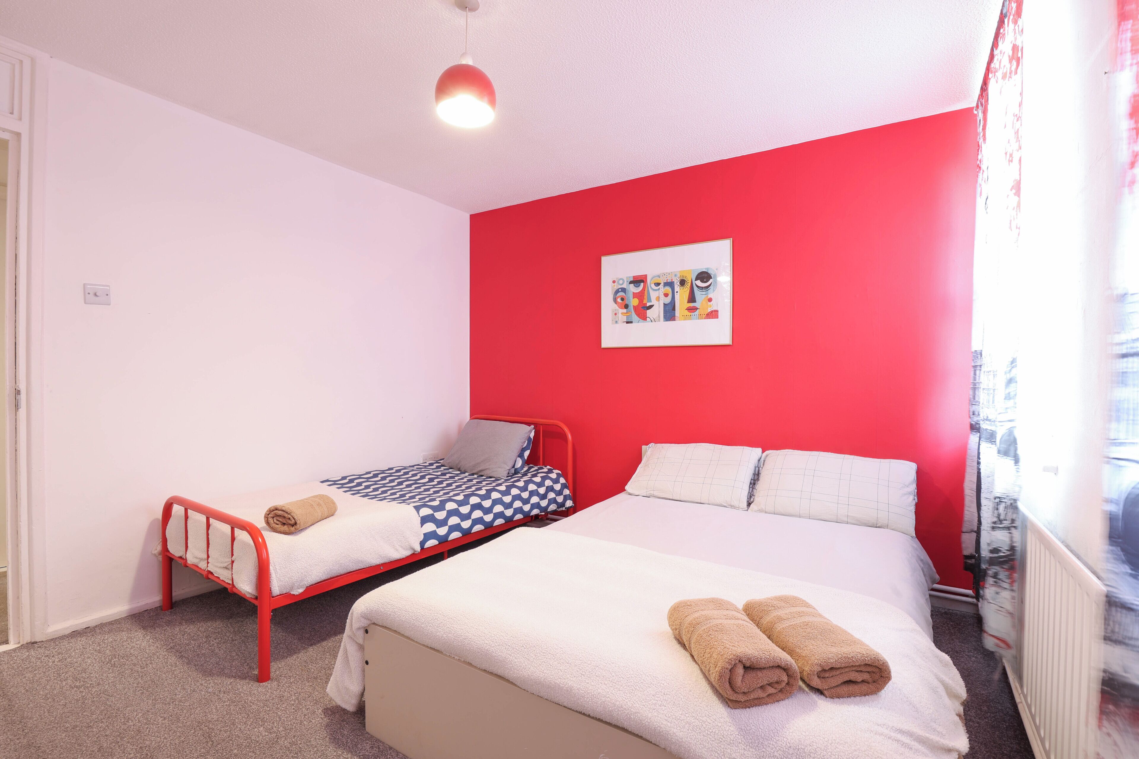 3 bedrooms, iron/ironing board, WiFi, bed sheets