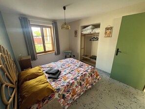 2 Schlafzimmer, Reisekinderbett, kostenloses WLAN, Bettwäsche