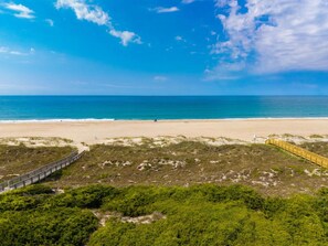 Wide Atlantic Beach sand with room to spread out. Bring the umbrella and stay all day. - Southwinds Hideaway| Pool · Private Beach · 2BR AB (Atlantic Beach)