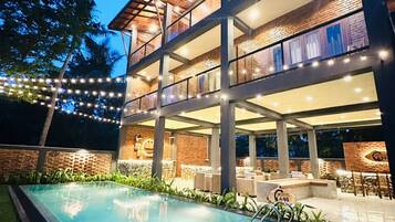 5 outdoor pools