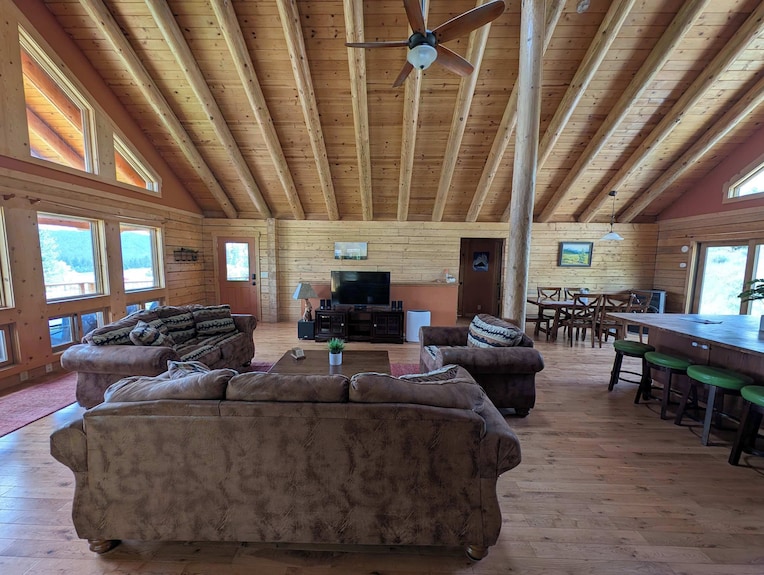 River Valley Lodge - 79393 Brae Gate - Lake Davis, CA