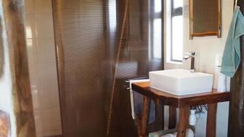 Chalet, Bergblick | Badezimmer | Dusche, Haartrockner, Handtücher, Seife