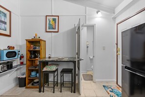 Interior - Gardenia Studio: Hilo Oasis w/ AC | Walk to Shops (Hilo)