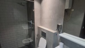A modern bathroom with a glass-enclosed shower, a toilet, and a sink with a mirror. - Cosy apartment Casablanca March 2 (Casablanca)