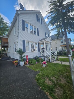 Exterior - Guest B&B Close to the MgM, Basketball Hall of fame, and downtown springfield. (Springfield)