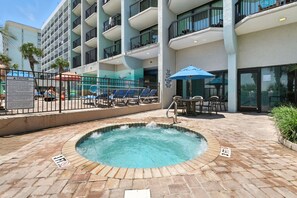 Outdoor dining - North Tower OCEANFRONT MASTER 3bd/2ba Condo w Free Parking & WiFi (Myrtle Beach)