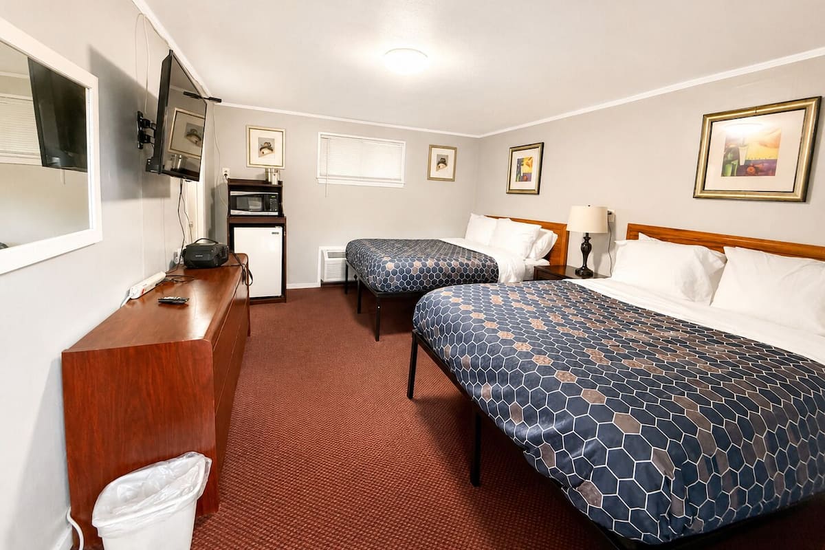 Superior Double Room, 2 Queen Beds, Non Smoking | Desk, WiFi (free), bed sheets