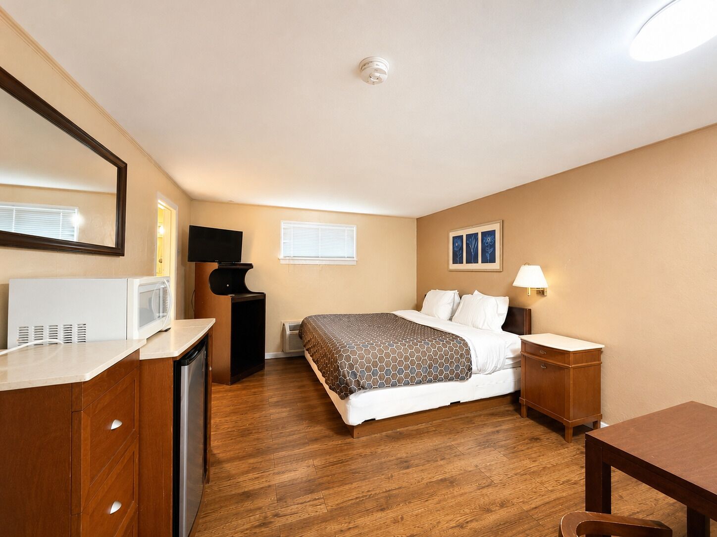 Comfort Room, 1 King Bed, Non Smoking