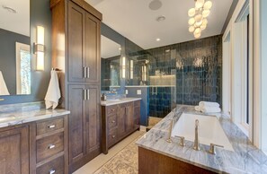 Bathroom - Private modern cottage retreat, minutes from Mayo Clinic. (Rochester)