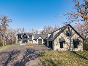 Exterior - Private modern cottage retreat, minutes from Mayo Clinic. (Rochester)