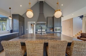 Dining - Private modern cottage retreat, minutes from Mayo Clinic. (Rochester)