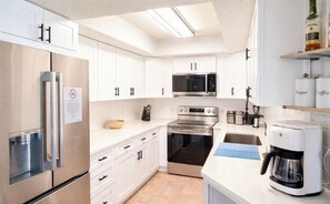 Private kitchen - Serenity Oasis (North Myrtle Beach)