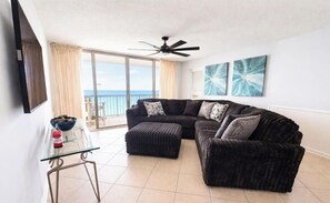 Living area - Serenity Oasis (North Myrtle Beach)