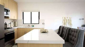 Geladeira, micro-ondas, fogão, cooktop