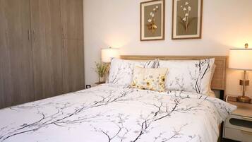 Iron/ironing board, WiFi, bed sheets