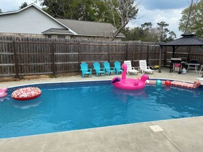 Outdoor pool, a heated pool - 5 Bedroom pool house perfect for large gatherings!  Privacy, pool and firepit. (Pensacola)