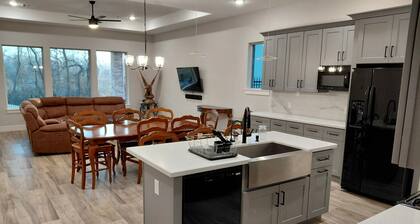 lakefront
3-bedroom house in gorgeous Missouri City with AC and comfort