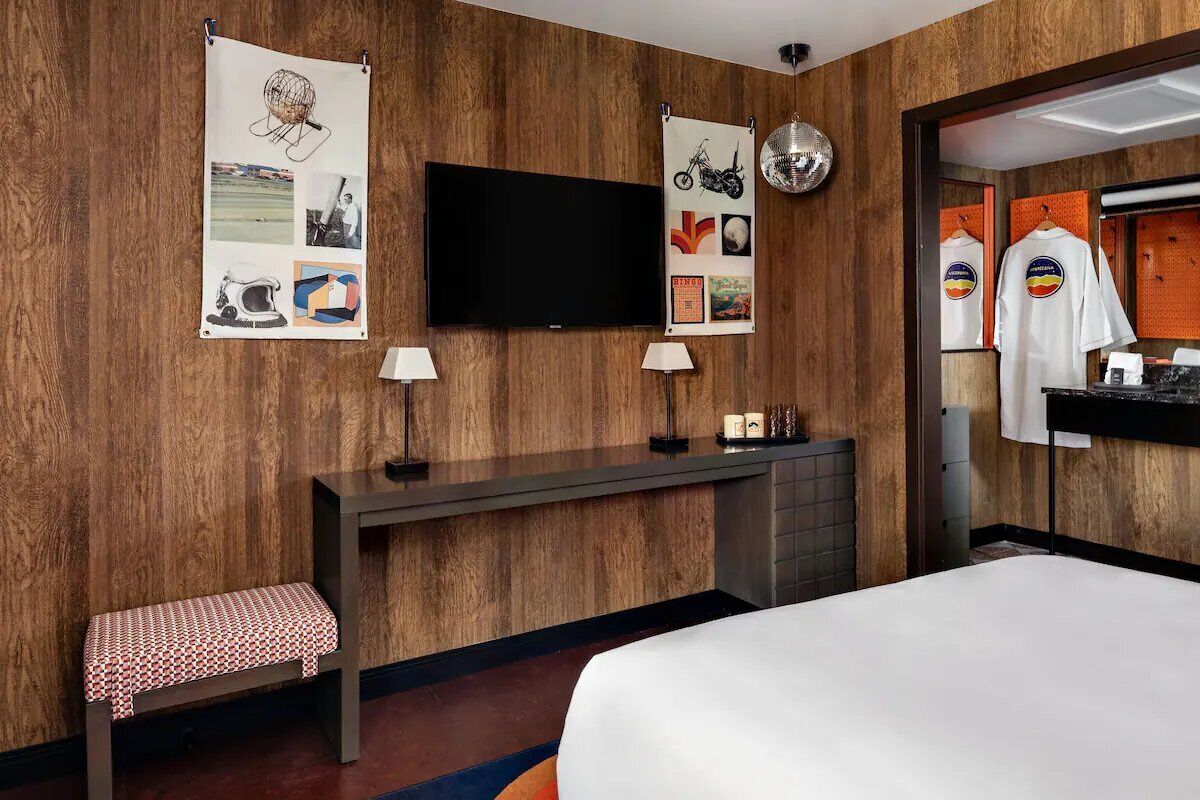 Relax In A Charming Room, Perfect For Couples Seeking A Nostalgic Getaway - Flagstaff
