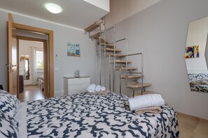 8 slaapkamers, een strijkplank/strijkijzer, reisbedje, gratis wifi