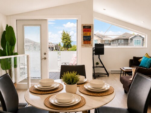 3BR house near BC Place, Downtown Vancouver FIFA action! Peaceful & independent.
