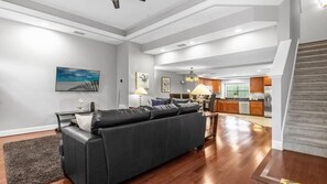 Fernseher, Tischfußball, Arbeitsbereiche