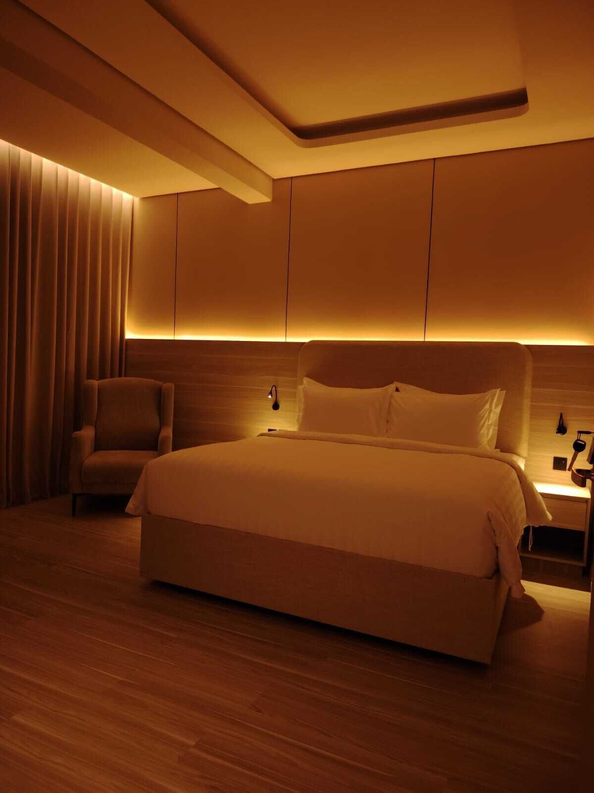 Egyptian cotton sheets, premium bedding, down duvets, pillow-top beds