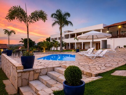 Suíte com Jacuzzi Vista de Escarpas 3