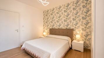 Doppia Comfort, vista giardino | Bagno | Doccia, asciugacapelli, asciugamani, sapone
