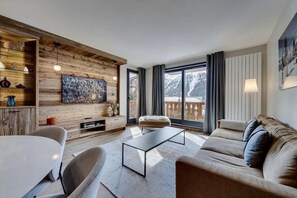 Living area - 50 meters from the ski slopes, Level -4, pool, sauna, steam room, balcony, TV, 68 m² (Peisey-Nancroix)