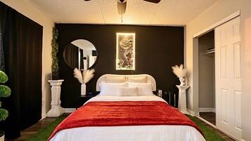 2 bedrooms, desk, iron/ironing board, WiFi (free)