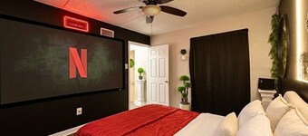 Elite Echelon Suite•Pool•Fireplace