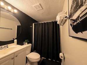 Towels, soap, toilet paper - Executive Cinema Suite Townhouse•Pool•BossStay (Gulfport)