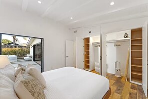 3 bedrooms, iron/ironing board, WiFi, bed sheets - Stylish Mid-Century Modern 3 Bedroom Mesa Beach Retreat (Santa Barbara)