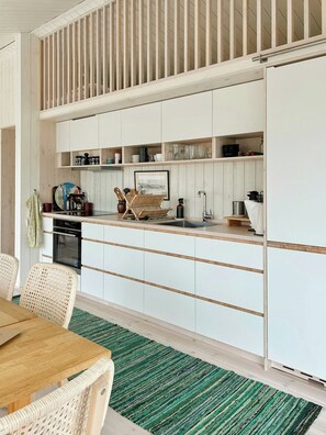 Private kitchen - Modern black timber house on the Bjäre Peninsula (Båstad)