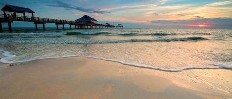 Beach nearby, sun loungers, beach towels