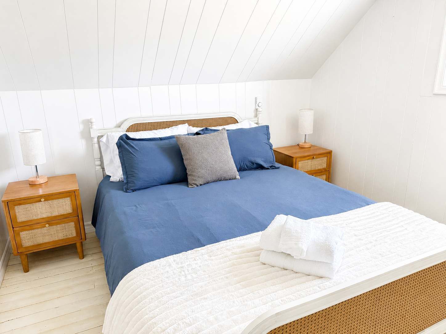 WiFi, bed sheets