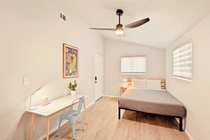 Room - Serene 4-bedroom house in vibrant Austin (Austin)