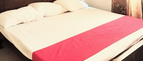Iron/ironing board, WiFi, bed sheets